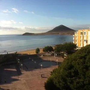 apartamentos-los-laureles-el-medano-tenerife.in-canary-islands.com/